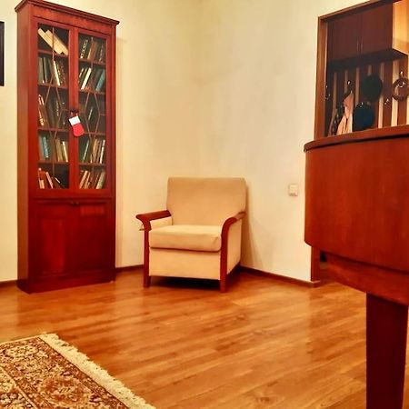 Lovely 3 Room Apartment In A Quiet District Yerevan Exterior photo