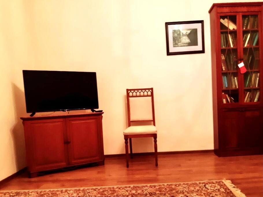 Lovely 3 Room Apartment In A Quiet District Yerevan Exterior photo