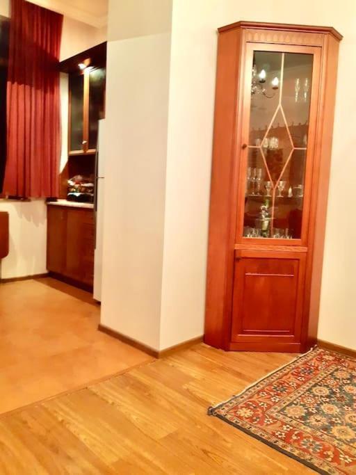 Lovely 3 Room Apartment In A Quiet District Yerevan Exterior photo