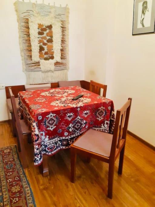 Lovely 3 Room Apartment In A Quiet District Yerevan Exterior photo