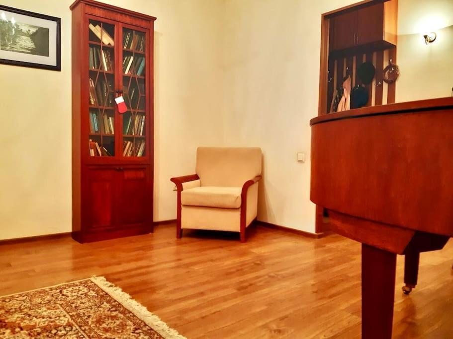 Lovely 3 Room Apartment In A Quiet District Yerevan Exterior photo