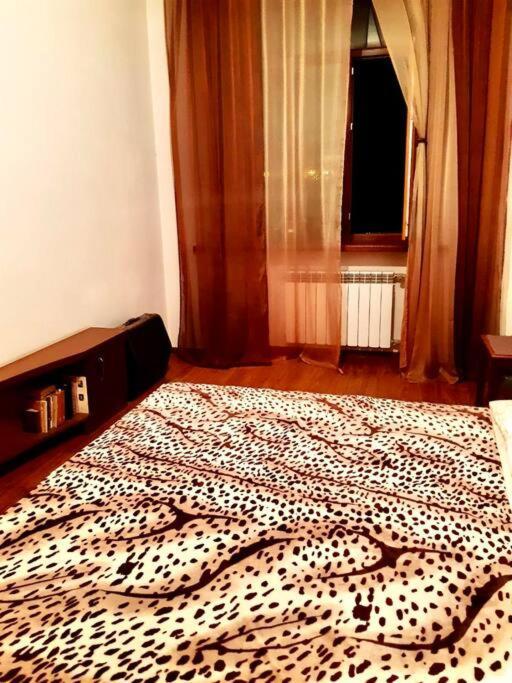 Lovely 3 Room Apartment In A Quiet District Yerevan Exterior photo